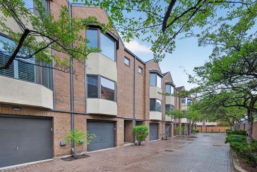34-2011 N Halsted St, Chicago, IL, 60614-4368 | Card Image