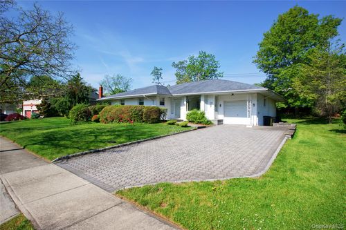 11 Hazelwood Dr, Jericho, NY, 11753-1712 | Card Image