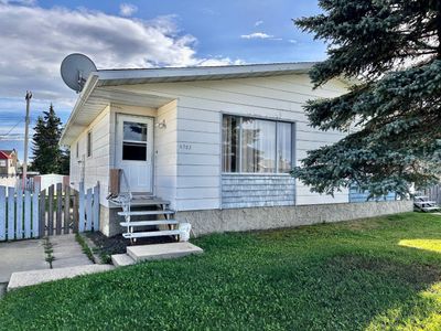 4705 46 Ave, Home with 3 bedrooms, 1 bathrooms and 2 parking in Mayerthorpe AB | Image 1