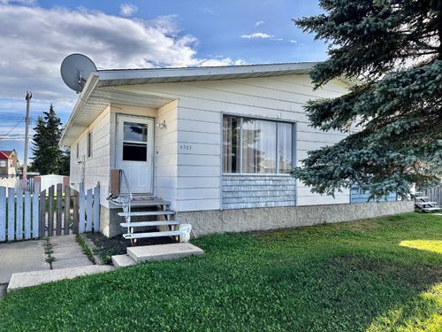 4705 46 Ave, Mayerthorpe, AB, T0E1N0 | Card Image