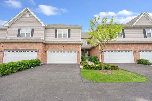 218 N Auburn Hills Ln, Addison, IL, 60101-1866 | Card Image