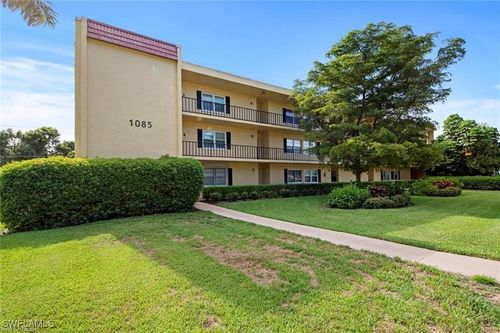 8305-1085 Forest Lakes Dr, NAPLES, FL, 34105-2295 | Card Image