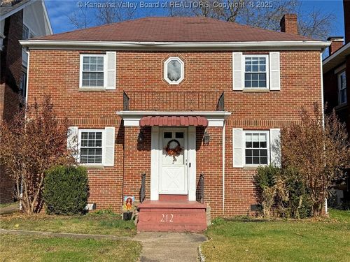 212 9th Ave, Huntington, WV, 25701-2709 | Card Image