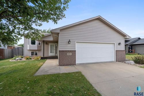 5301 S Mandy Ave Avenue, Sioux Falls, SD, 57106-2841 | Card Image