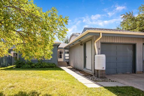 19 Hawkfield Way Nw, Calgary, AB, T3G2G8 | Card Image