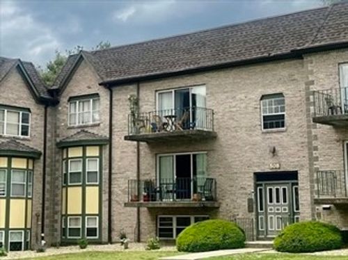 apt-10-508 Oak St, Brockton, MA, 02301-1362 | Card Image