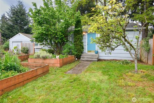 1917 Ne 143rd St, Seattle, WA, 98125-3236 | Card Image