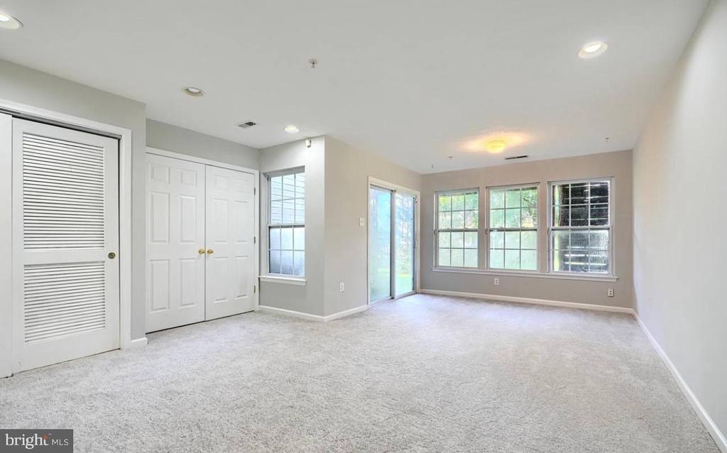 Residential Lease in MIDDLE RIVER 4