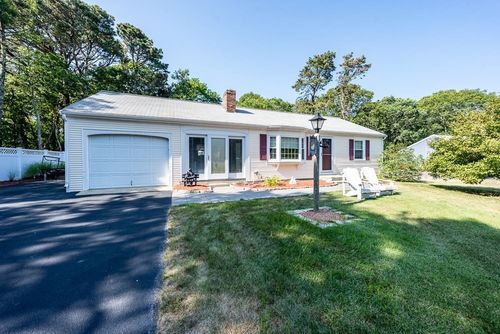 8 Winding Brook Rd, South Yarmouth, MA, 02664-4048 | Card Image