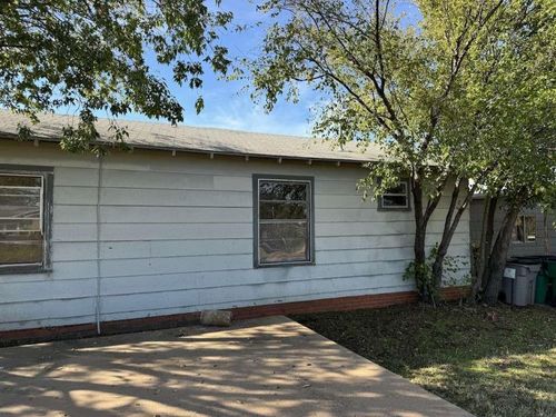 619 N Dunbar St, Electra, TX, 76360-1501 | Card Image