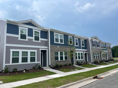 2127 Glen Crossing Dr, Durham, NC, 27704-4818 | Card Image