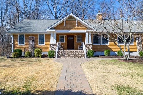 14 Cedar St, Riverhead, NY, 11901 | Card Image