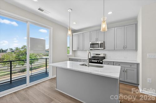 eqx1873-1610 Spring St, Charlotte, NC, 28206-4283 | Card Image