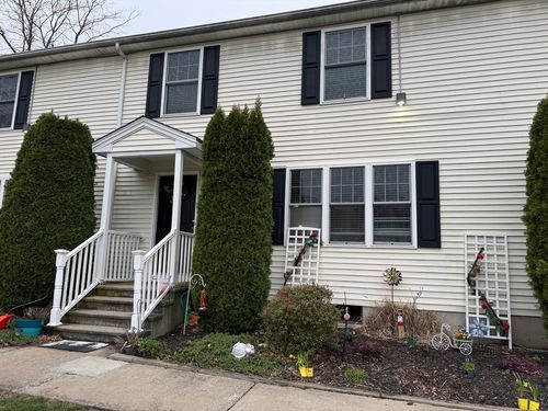 8-5 Legris Commons Ln, West Warwick, RI, 02893-2914 | Card Image
