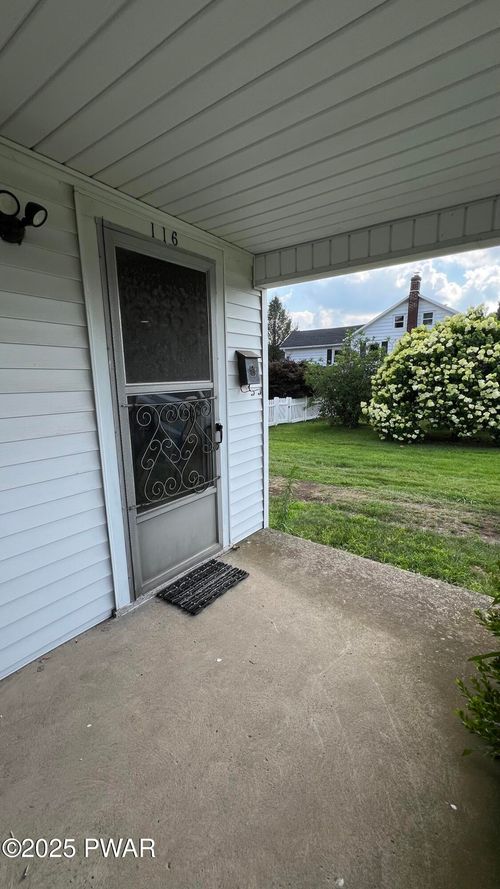 1116 Chestnut St, Nanticoke, PA, 18634-4222 | Card Image