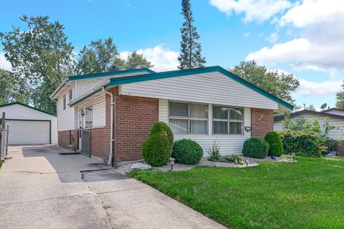 329 Gentry St, Park Forest, IL, 60466-1130 | Card Image