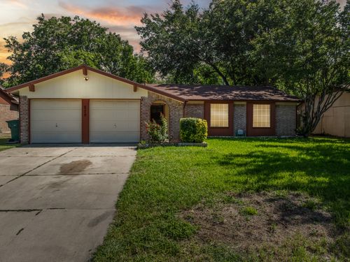 528 Nathan St, Burleson, TX, 76028-5812 | Card Image