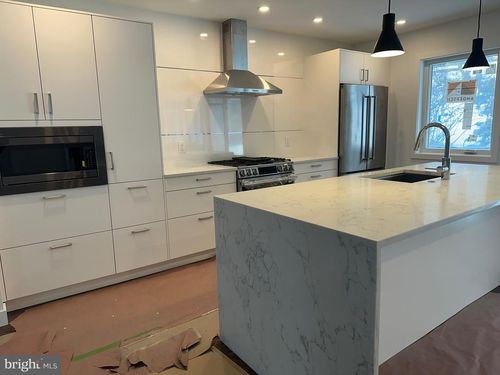 713 Woodfield Rd, VILLANOVA, PA, 19085-1823 | Card Image