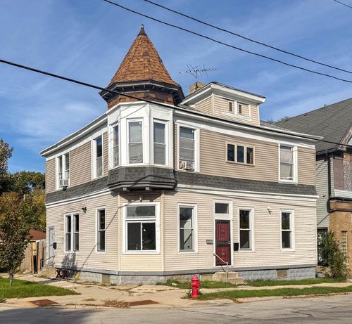3232 W Cameron Ave, Milwaukee, WI, 53209-5439 | Card Image