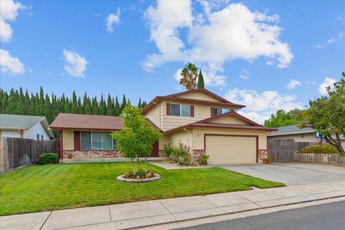 1432 Driftwood Way, Manteca, CA, 95337-5174 | Card Image