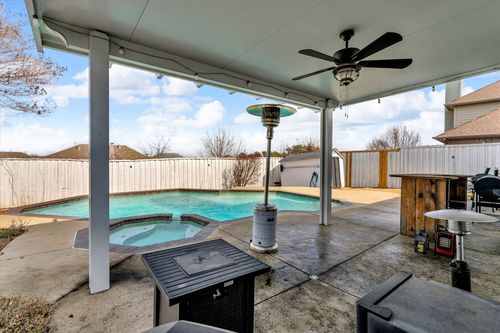 233 Keswick Ln, Mesquite, TX, 75150-8213 | Card Image