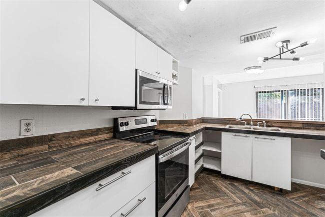 APT-101 - 4035 Angel Oak Ct, Condo with 2 bedrooms, 2 bathrooms and null parking in TAMPA FL | Image 18