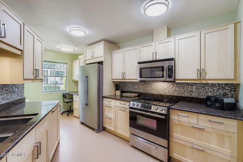 10454 W Palmeras Dr, Sun City, AZ, 85373-2006 | Card Image