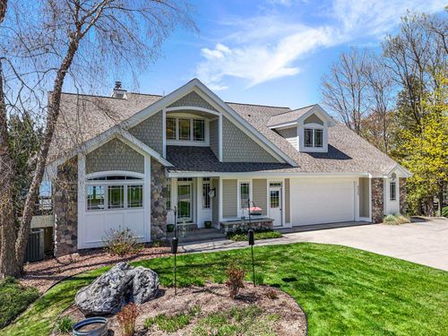 6525 Peninsula Dr, Traverse City, MI, 49686-1735 | Card Image