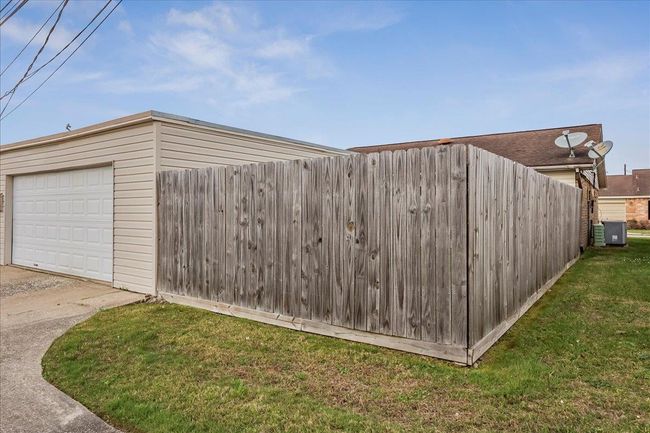 1047 Park Meadow Dr, Condo with 3 bedrooms, 2 bathrooms and null parking in Beaumont TX | Image 27