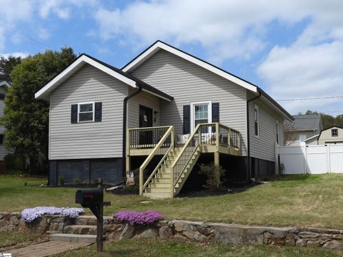 3 Crest St, Lyman, SC, 29365-1606 | Card Image