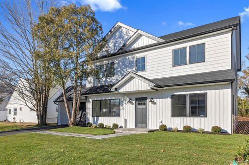 24 Rim Ln, Hicksville, NY, 11801-6117 | Card Image