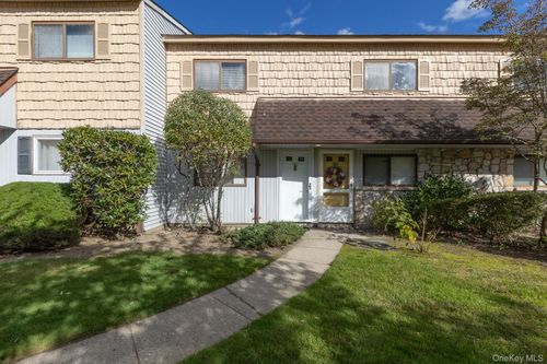 202-202 Pointe Cir N, Coram, NY, 11727-1542 | Card Image