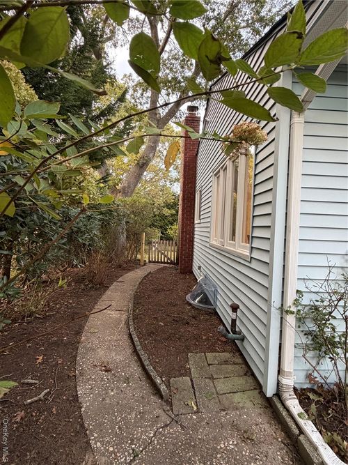 24 Duryea Ave, Montauk, NY, 11954-5112 | Card Image