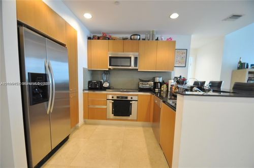 3111-1060 Brickell Ave, Miami, FL, 33131-3925 | Card Image