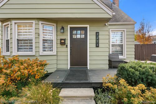 2221 Columbia Rd, Berkley, MI, 48072-1774 | Card Image