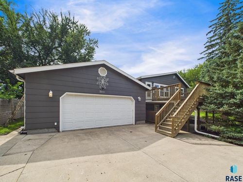 511 Cliff Ave, Valley Springs, SD, 57068-7722 | Card Image
