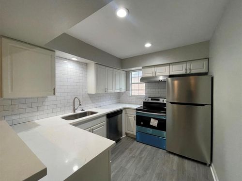 apt-10-9711 Linkmeadow Ln, Houston, TX, 77025-1454 | Card Image