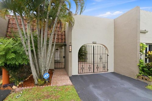 275 Jacaranda Dr, Plantation, FL, 33324-2541 | Card Image
