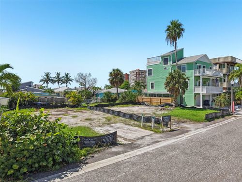 639 182nd Ave E, REDINGTON SHORES, FL, 33708-1032 | Card Image