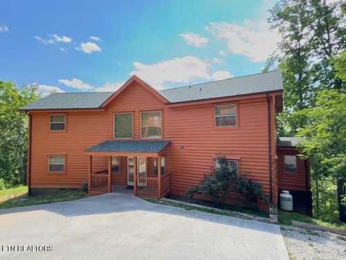 2205 Meredith Way, Sevierville, TN, 37876-9045 | Card Image