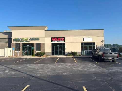 1007 Canal Shore Dr Sw, Le Claire, IA, 52753-7600 | Card Image