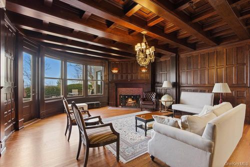 5 Cedar Ln, Glen Cove, NY, 11542-1320 | Card Image