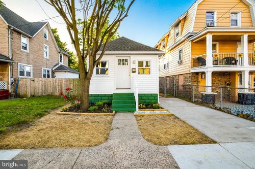 113 N Broad St, PENNS GROVE, NJ, 08069-1233 | Card Image