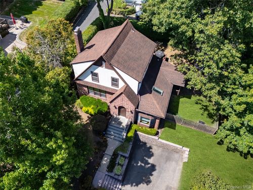 320 S Broadway, Nyack, NY, 10960-4822 | Card Image