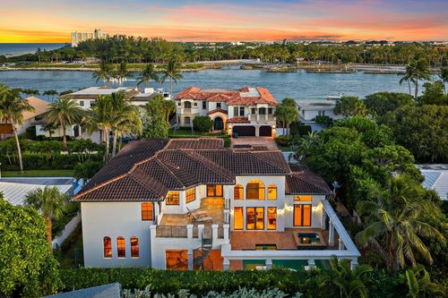 136 Lighthouse Dr, Jupiter Inlet Colony, FL, 33469-3511 | Card Image