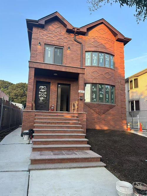 6973 229th St, Oakland Gardens, NY, 11364-3118 | Card Image