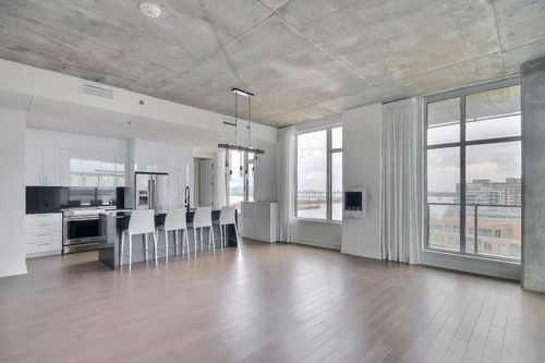 1401-8310 Boul. St-Laurent, Brossard, QC, J4X0B5 | Card Image