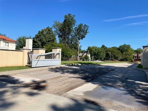 1251 E 28th St, Tulsa, OK, 74114-3921 | Card Image