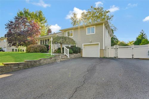 12 Duncan Ln, Halesite, NY, 11743-2208 | Card Image