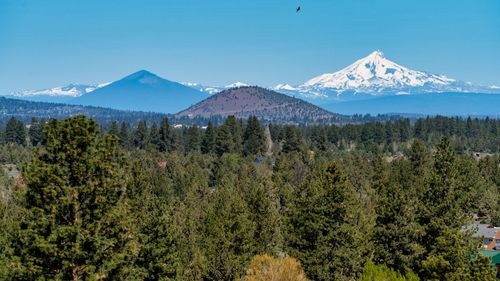 22437 Victoria Ln, Bend, OR, 97702-9654 | Card Image